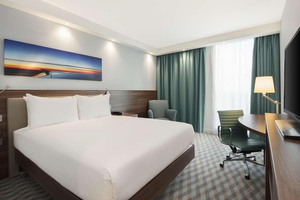 Hampton By Hilton London Stansted Airport Otel Stansted Mountfitchet Oda fotoğraf